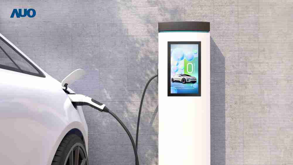 友達〝EVSE車用充電樁解決方案〞專為電動汽車充電樁設計，，，具有高亮度、、克服戶外艱難環境的耐溫、、、耐紫外線等特性，，，並搭載散熱性及擴充性強的高效能工業電腦，，可實現人機互動訴求，，如資訊顯示、、支付等應用