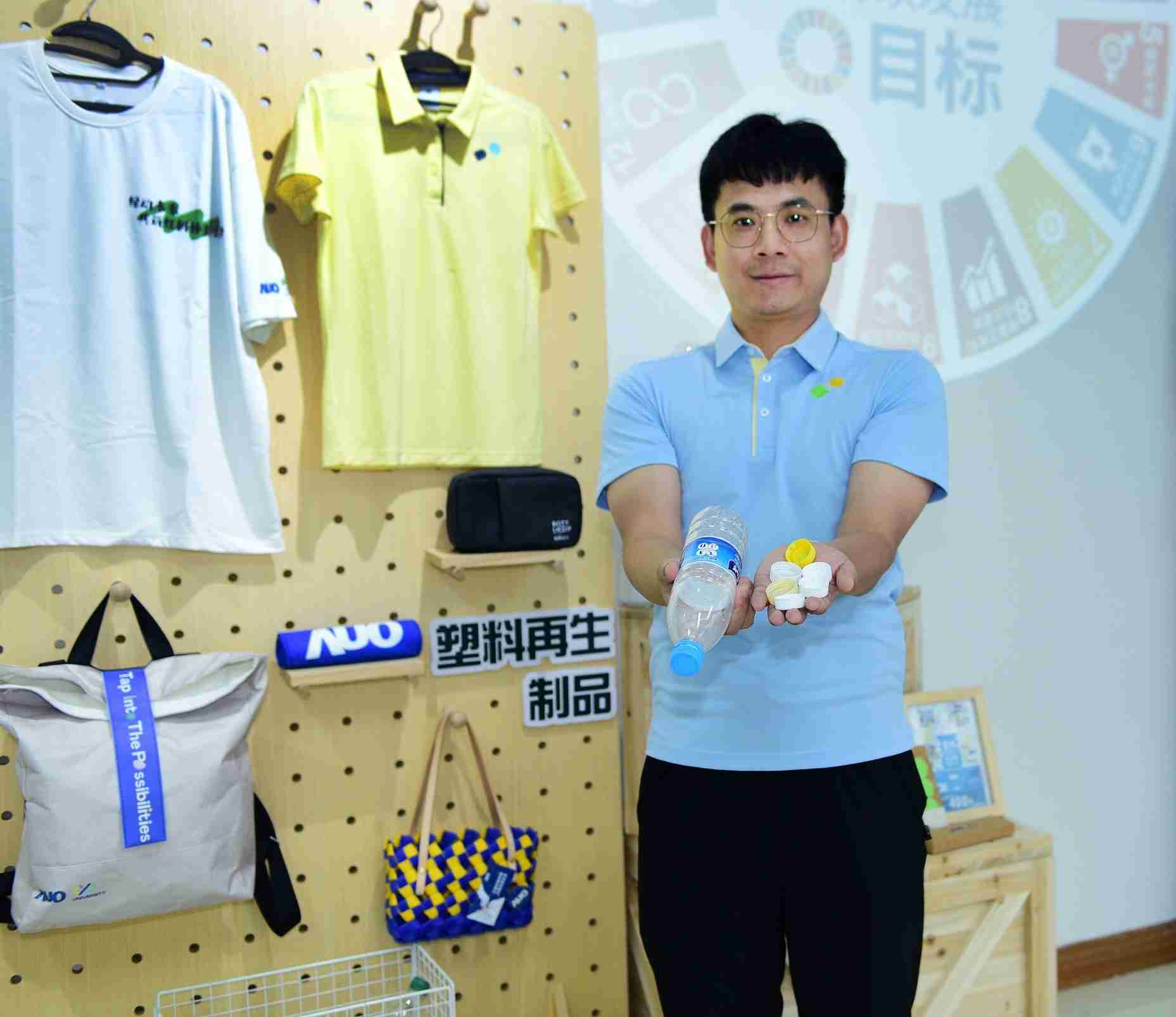 「2024智慧牛牛游戏展」永续发展馆中，，，，展示牛牛游戏厦门驱动永续发展之成果，，，，包含将厂内废弃物再制为实用物品，，将永续发展理念深植于员工生活日常实践