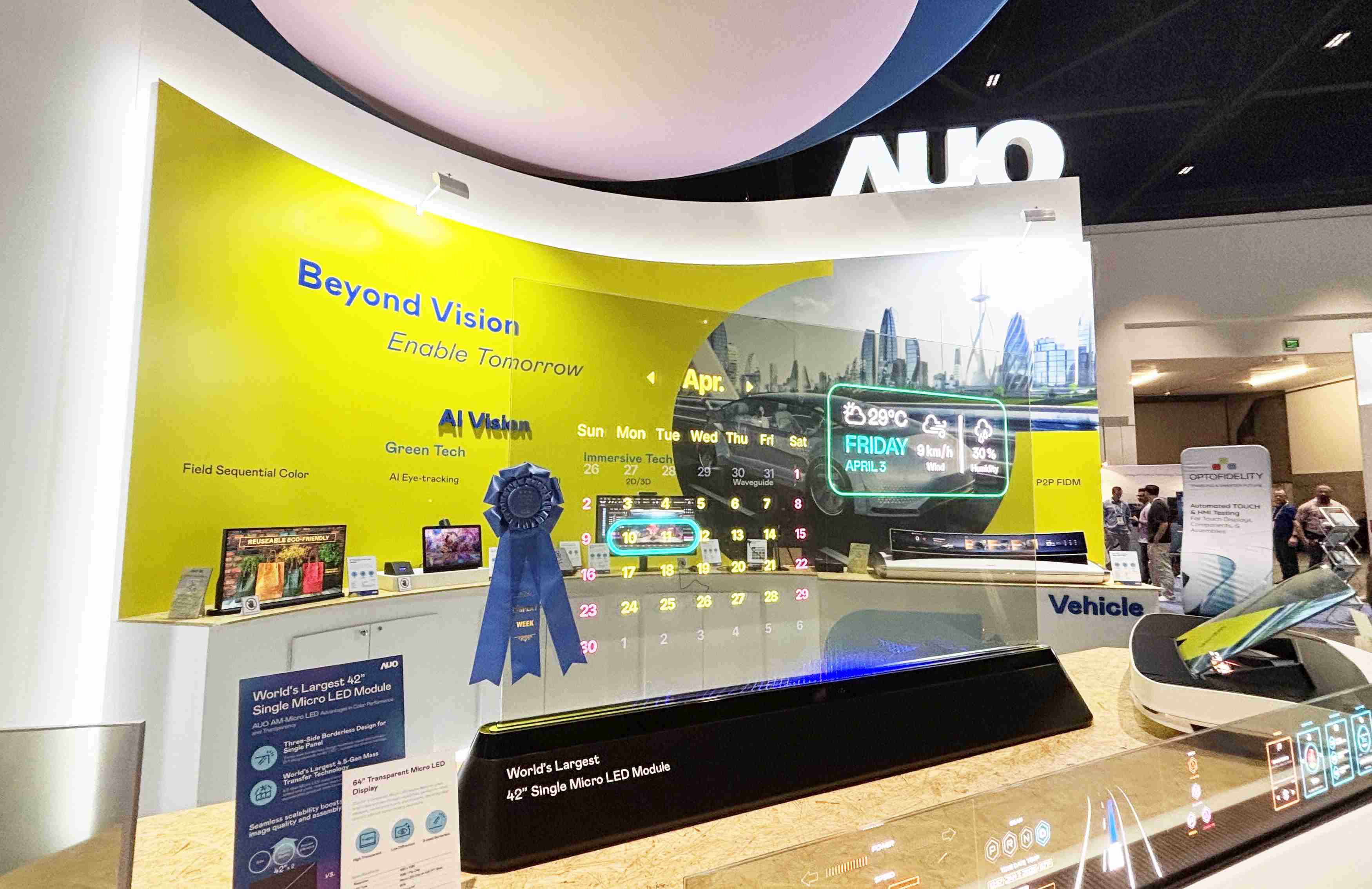 牛牛游戏64吋透明Micro LED显示器获〝最佳Micro LED技术应用奖〞，，，，其绝妙的透明穿透特性，，，同时具备1,000 nits的高亮度表现，，，并透过精细的无缝拼接延伸，，，，可依需求灵活应用于多元场域，，，，展现出Micro LED显示技术划时空的无限潜力